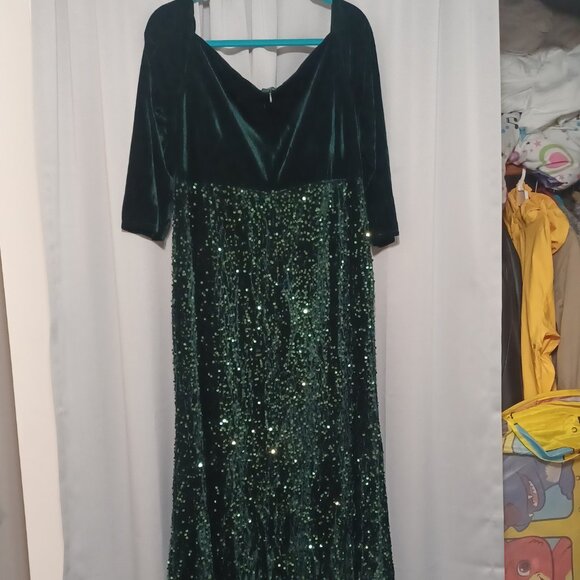Special occasion gown - Picture 2 of 2